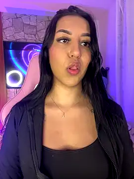 Snapshot of Tamara_Roberts1 chatting on 11/26/25, 02:01 Tamara Roberts1 online show from 11/26/25, 02:01