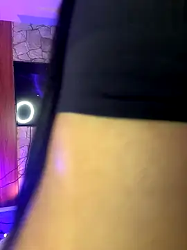 Snapshot of Tamara_Roberts1 chatting on 12/02/25, 01:33 Tamara Roberts1 online show from 12/02/25, 01:33