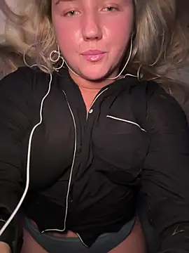 Snapshot of scarletseduction_ chatting on 02/01/26, 02:32 scarletseduction online show from 02/01/26, 02:32