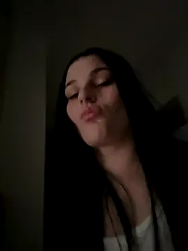 Snapshot of ximena01_ chatting on 11/24/25, 08:03 ximena01 online show from 11/24/25, 08:03