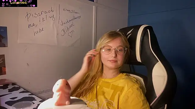 JacyWinslat online show from 03/04/25, 08:16