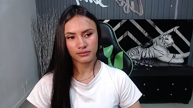 Snapshot of allison_a1 chatting on 02/19/25, 06:33 allison a1 online show from 02/19/25, 06:33