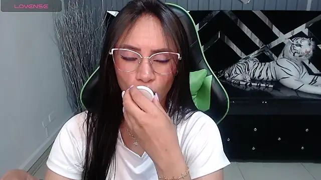 Snapshot of allison_a1 chatting on 03/20/25, 09:48 allison a1 online show from 03/20/25, 09:48