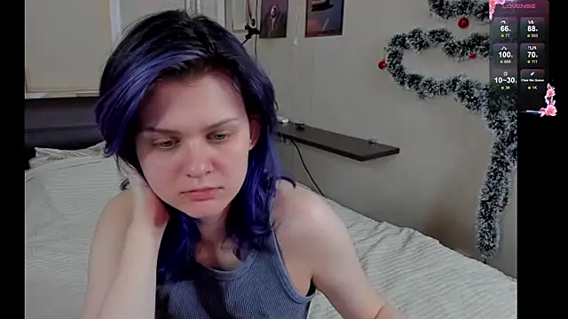 Snapshot of JulieTaylors chatting on 07/17/26, 10:03 JulieTaylors online show from 07/17/26, 10:03