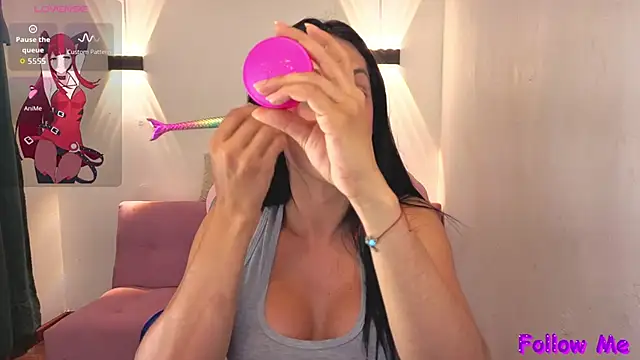 vittorialombardi   online show from 02/10/26, 07:01