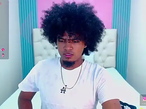 Snapshot of JaicobRuneer chatting on 10/02/25, 10:39 JaicobRuneer online show from 10/02/25, 10:39