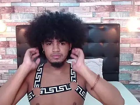 Snapshot of JaicobRuneer chatting on 10/11/25, 12:43 JaicobRuneer online show from 10/11/25, 12:43