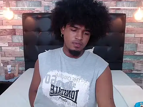 Snapshot of JaicobRuneer chatting on 10/15/25, 12:33 JaicobRuneer online show from 10/15/25, 12:33