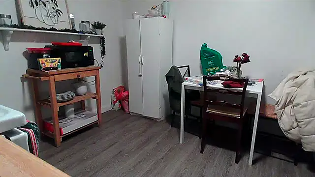 Kittyymaze1 online show from 12/21/25, 12:34