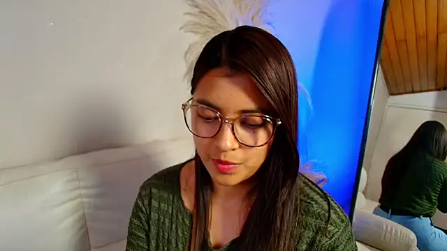 Rebeca Williams  online show from 02/06/25, 02:11