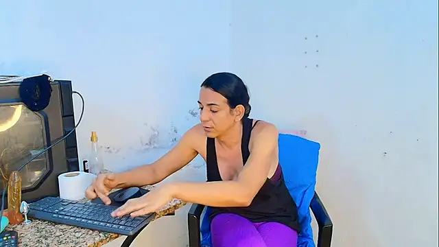 Oh Tique online show from 04/18/26, 09:04