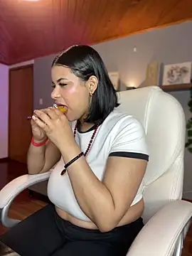 Snapshot of Isabella_boobd chatting on 01/11/25, 01:32 Isabella boobd online show from 01/11/25, 01:32