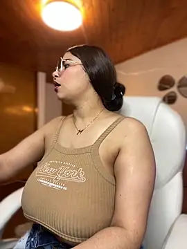 Snapshot of Isabella_boobd chatting on 10/07/25, 08:06 Isabella boobd online show from 10/07/25, 08:06