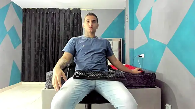 Snapshot of simookeler chatting on 02/10/25, 03:57 simookeler online show from 02/10/25, 03:57