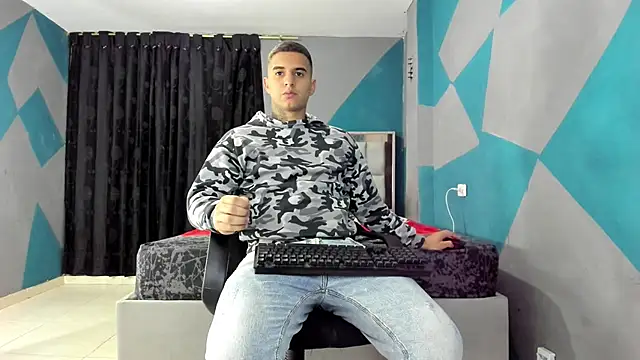 Snapshot of simookeler chatting on 02/14/25, 01:34 simookeler online show from 02/14/25, 01:34