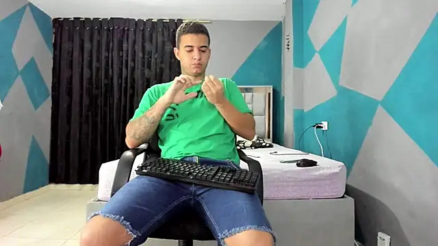 Snapshot of simookeler chatting on 03/21/25, 01:56 simookeler online show from 03/21/25, 01:56