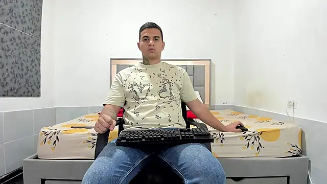 Snapshot of simookeler chatting on 11/27/25, 11:18 simookeler online show from 11/27/25, 11:18