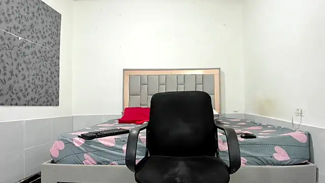 Snapshot of simookeler chatting on 12/18/25, 05:08 simookeler online show from 12/18/25, 05:08