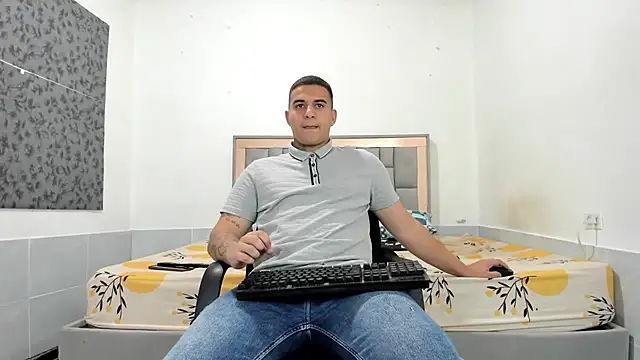 Snapshot of simookeler chatting on 02/02/26, 01:21 simookeler online show from 02/02/26, 01:21