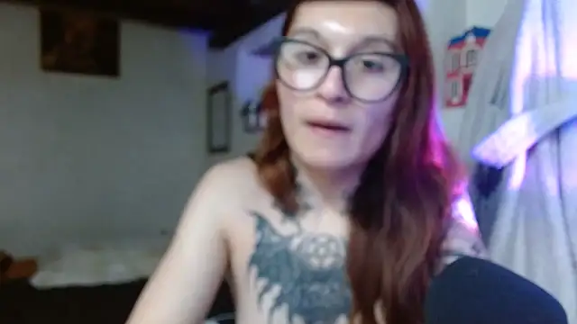 Snapshot of kittenlizz chatting on 09/27/25, 04:45 kittenlizz online show from 09/27/25, 04:45
