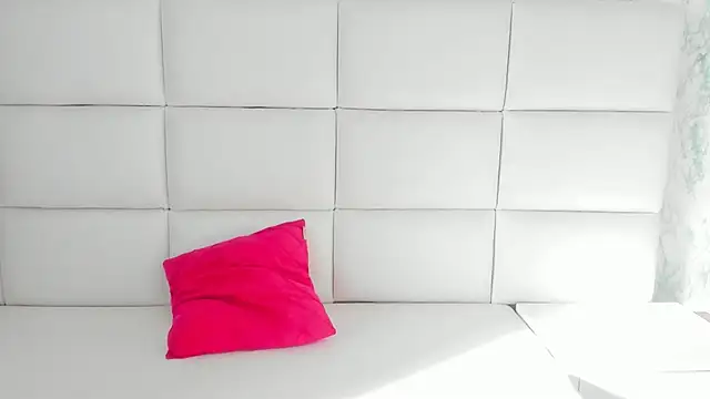 Snapshot of MIA__SAENZ chatting on 01/05/25, 12:31 MIA SAENZ online show from 01/05/25, 12:31