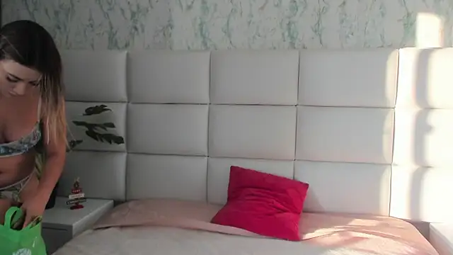 Snapshot of MIA__SAENZ chatting on 01/09/25, 11:36 MIA SAENZ online show from 01/09/25, 11:36