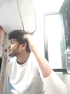 Snapshot of heartless__95 chatting on 02/04/25, 12:44 heartless 95 online show from 02/04/25, 12:44