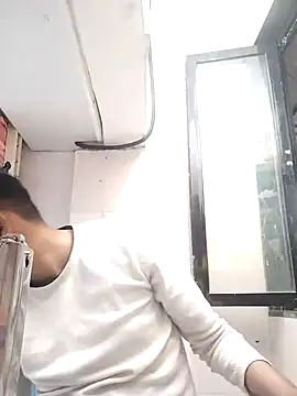 Snapshot of heartless__95 chatting on 02/12/25, 12:12 heartless 95 online show from 02/12/25, 12:12