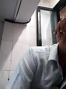 Snapshot of heartless__95 chatting on 02/17/25, 07:04 heartless 95 online show from 02/17/25, 07:04