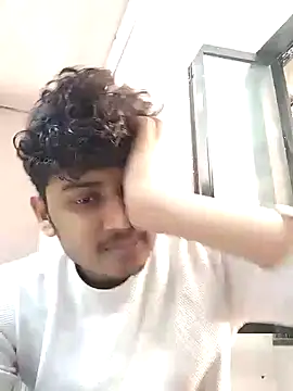 Snapshot of heartless__95 chatting on 03/21/25, 09:01 heartless 95 online show from 03/21/25, 09:01