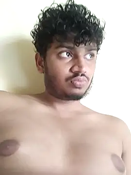 Snapshot of heartless__95 chatting on 10/21/25, 02:01 heartless 95 online show from 10/21/25, 02:01