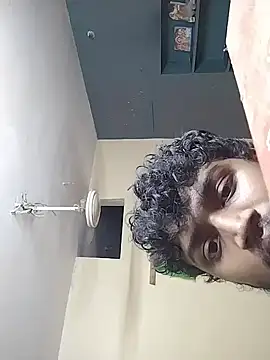 Snapshot of heartless__95 chatting on 10/26/25, 03:34 heartless 95 online show from 10/26/25, 03:34