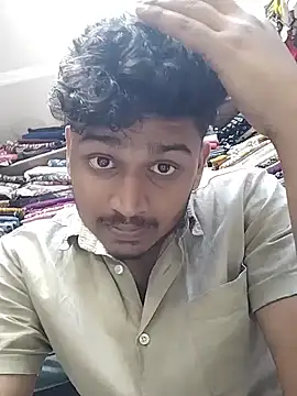 Snapshot of heartless__95 chatting on 11/17/25, 12:44 heartless 95 online show from 11/17/25, 12:44