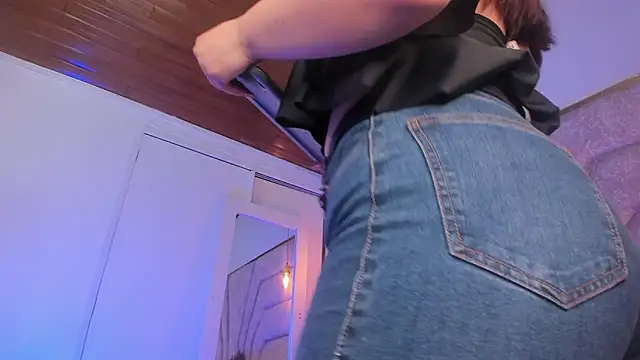 EmaJames25 online show from 04/18/26, 07:07