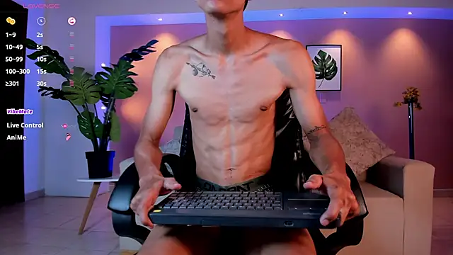 Snapshot of Aaron_Scoot chatting on 01/25/25, 11:32 Aaron Scoot online show from 01/25/25, 11:32