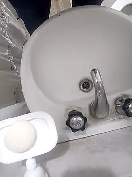 Snapshot of fercxxxho25 chatting on 09/28/25, 03:56 fercxxxho25 online show from 09/28/25, 03:56