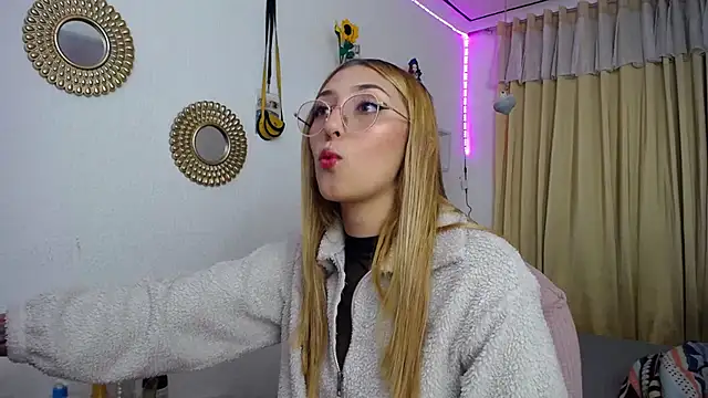 Soffy-brooks online show from 03/05/25, 03:08