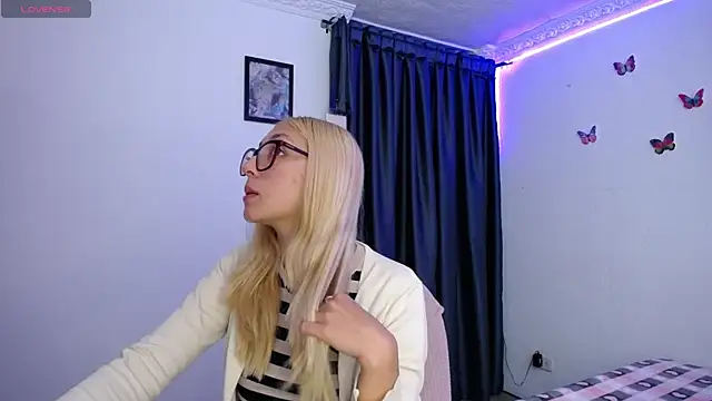 Soffy-brooks online show from 04/17/26, 04:37