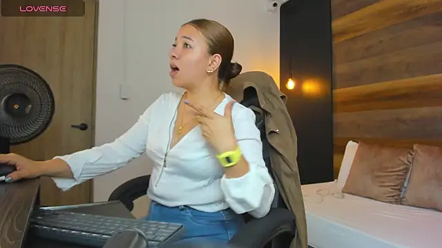 alma fenix online show from 09/17/25, 12:29