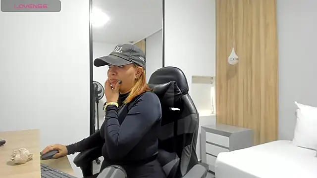 alma fenix online show from 12/16/25, 12:32