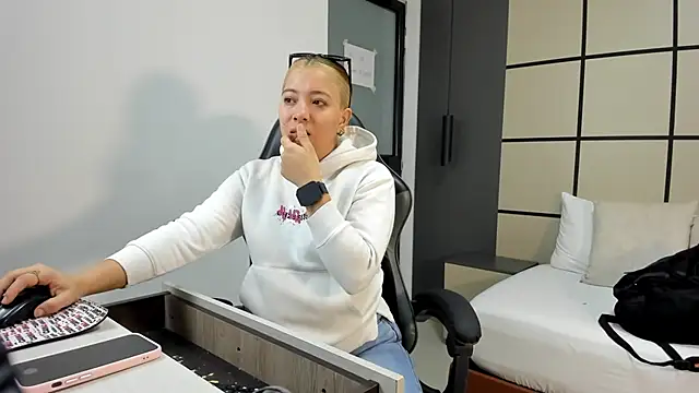 alma fenix online show from 02/04/26, 12:22