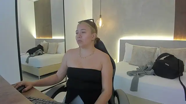 alma fenix online show from 02/09/26, 12:31