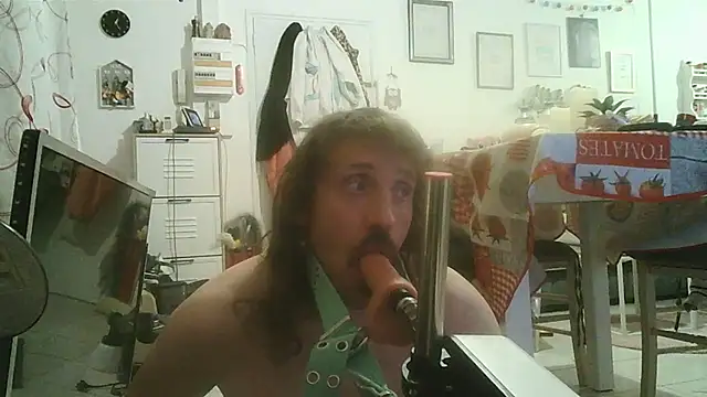 cyril020202 online show from 10/23/25, 11:42