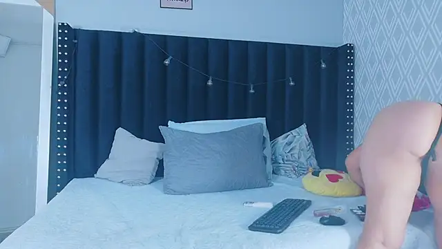 hotlatinateacher online show from 11/20/25, 06:51