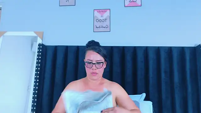 hotlatinateacher online show from 02/12/26, 05:52