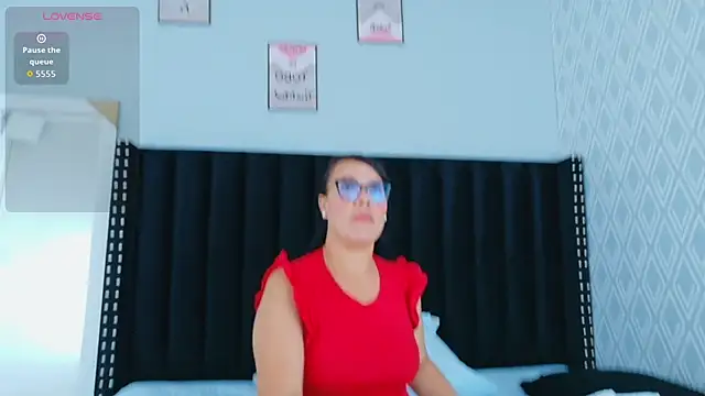 hotlatinateacher online show from 04/23/26, 06:32