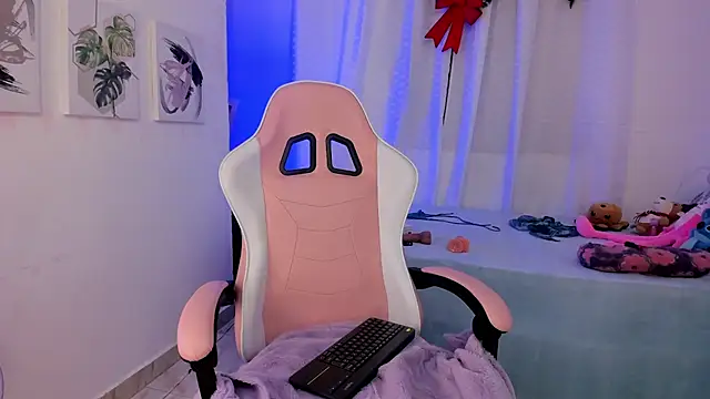 Snapshot of Lia_Petite1 chatting on 03/07/25, 05:51 Lia Petite1 online show from 03/07/25, 05:51