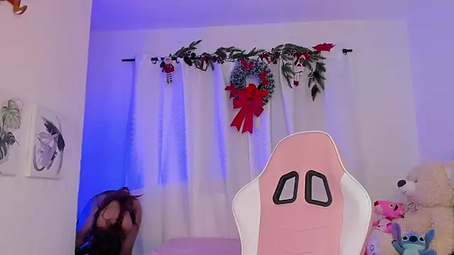 Snapshot of Lia_Petite1 chatting on 03/11/25, 11:37 Lia Petite1 online show from 03/11/25, 11:37