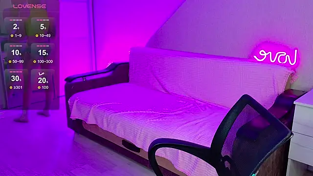 Snapshot of School_Love chatting on 12/06/24, 01:11 School Love online show from 12/06/24, 01:11