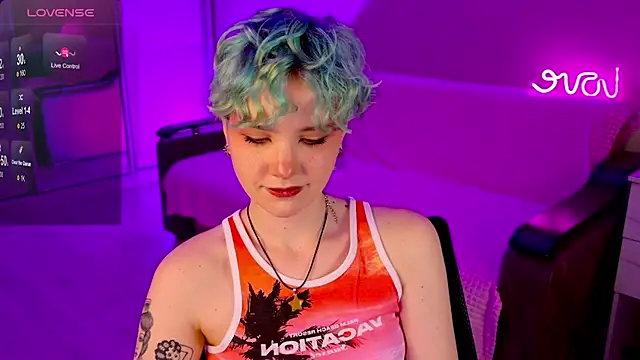 Snapshot of School_Love chatting on 12/22/24, 04:17 School Love online show from 12/22/24, 04:17